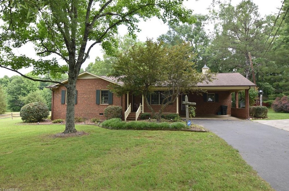334 Jarrett Rd, Thomasville, NC 27360-6018