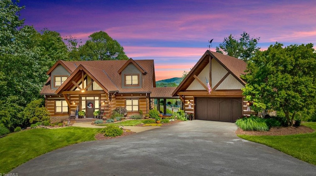 42 New River Dr, Edwards Crossroads, NC 28675