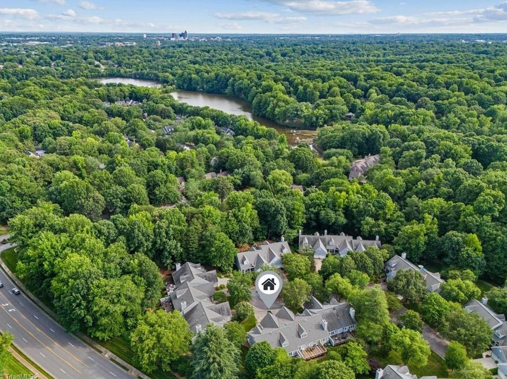 5 Sommerton Ct, Greensboro NC 27408-3847 exterior