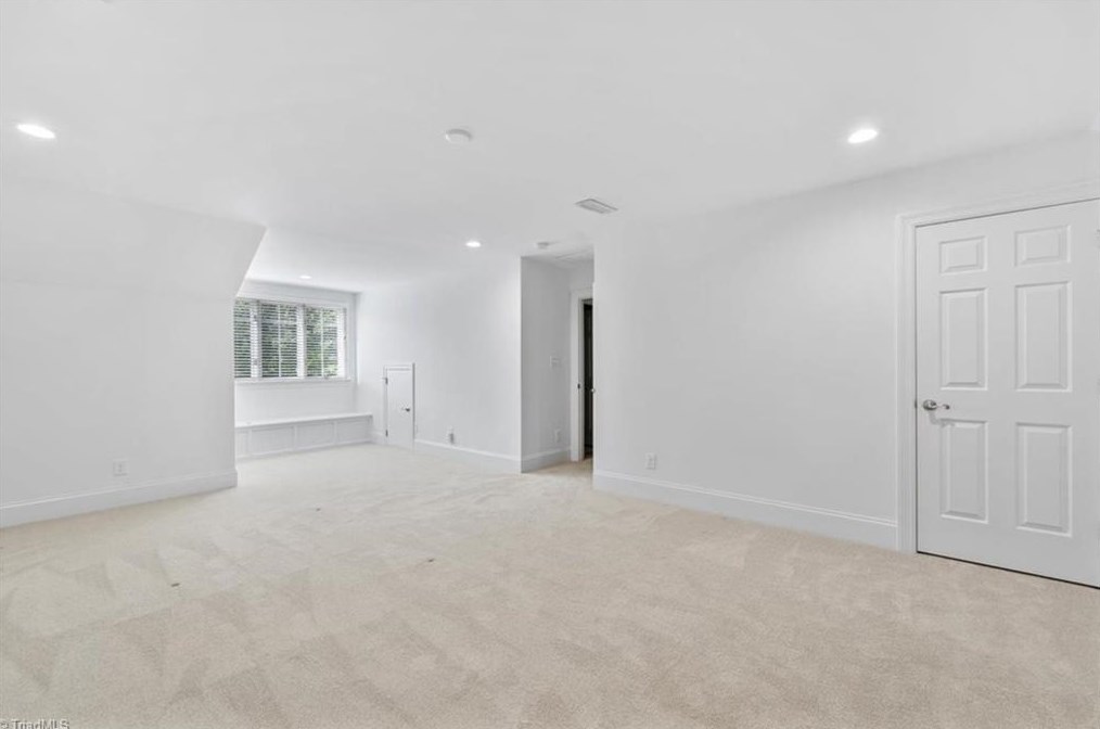 5 Sommerton Ct, Greensboro NC 27408-3847 exterior