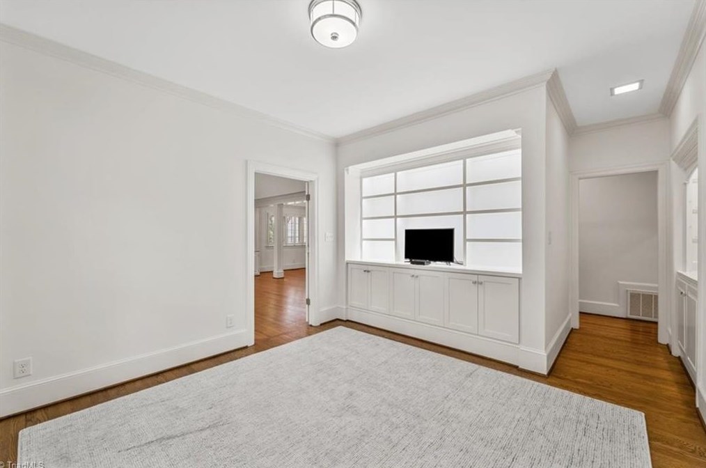 5 Sommerton Ct, Greensboro NC 27408-3847 exterior