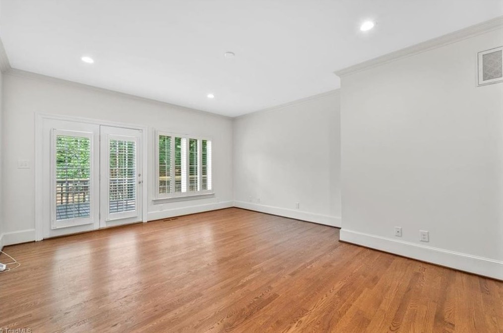 5 Sommerton Ct, Greensboro NC 27408-3847 exterior