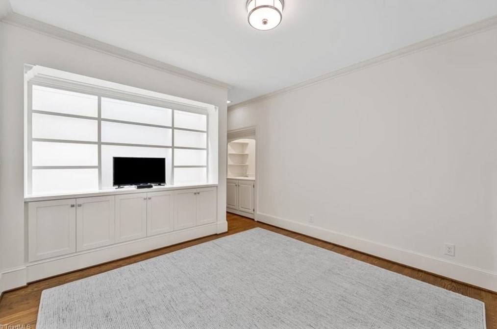 5 Sommerton Ct, Greensboro NC 27408-3847 exterior