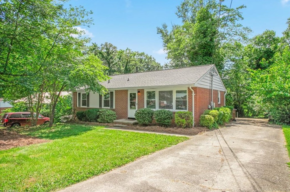 3213 Dreiser Pl, Greensboro, NC 27405-4005
