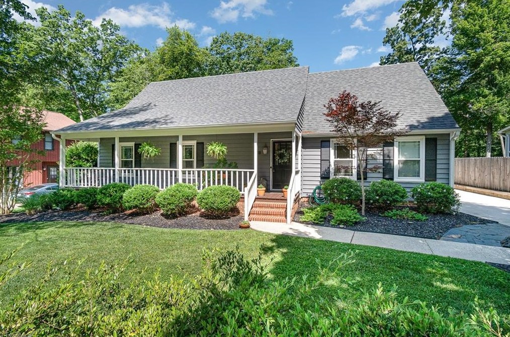 1618 Heraldry Ln, Greensboro, NC 27455-9202