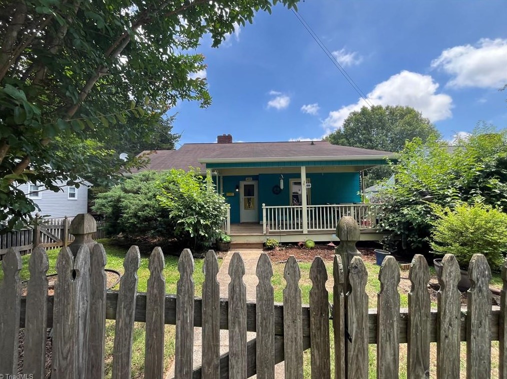 925 Lockland Ave, Winston Salem, NC 27103-4517