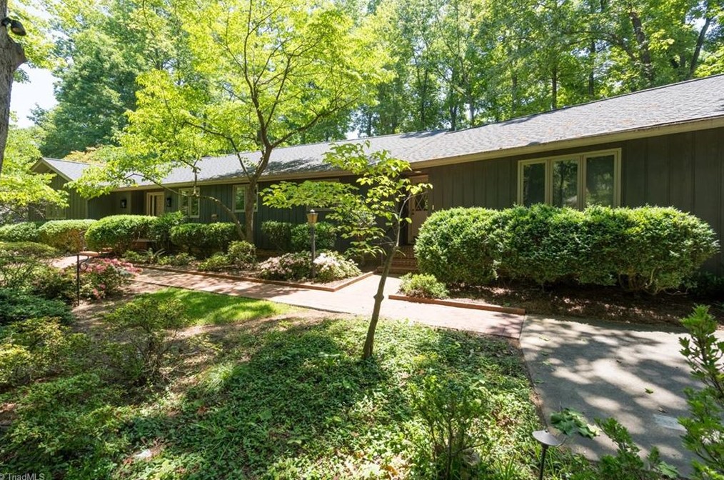103 Willoughby Blvd, Greensboro, NC 27408-4414