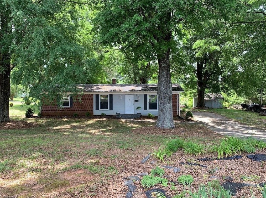 4720 Plata Dr, Winston Salem, NC 27101-2234