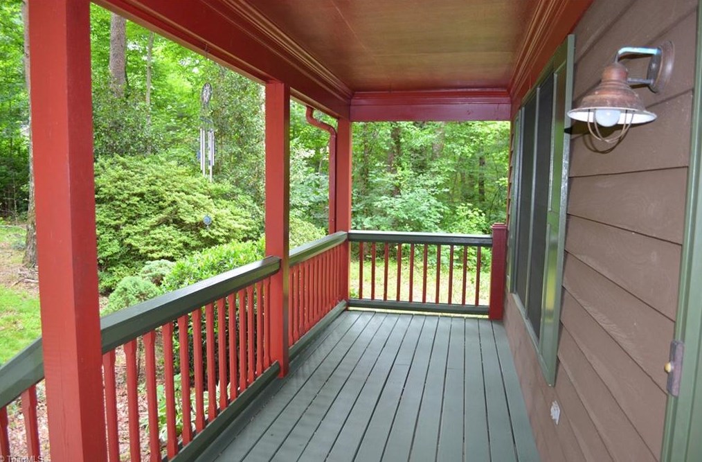 4909 Golden Oaks Dr, Oak Ridge, NC 27310-9844
