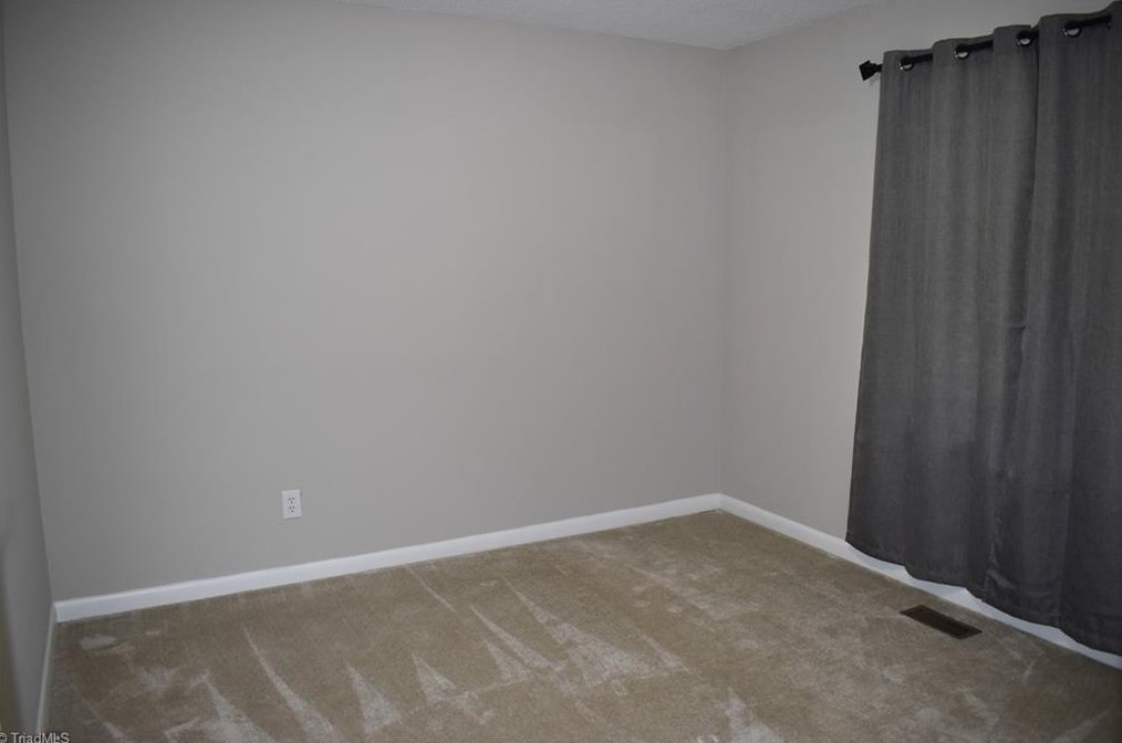 5205 Holly Rdg Rd, Greensboro NC  27455-1507 exterior