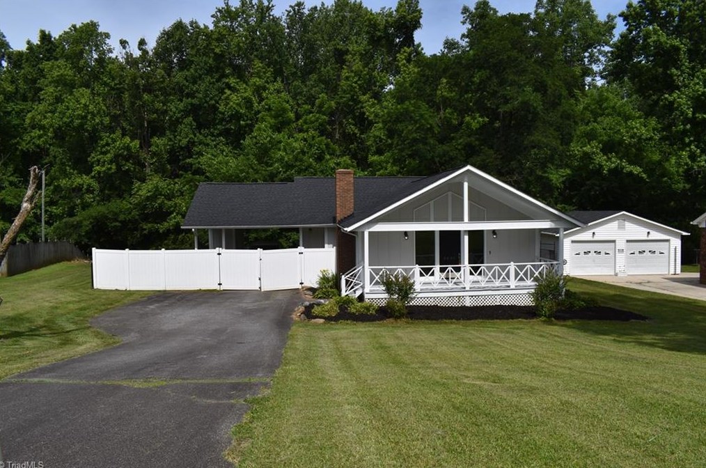 5205 Holly Ridge Rd, Greensboro, NC 27455