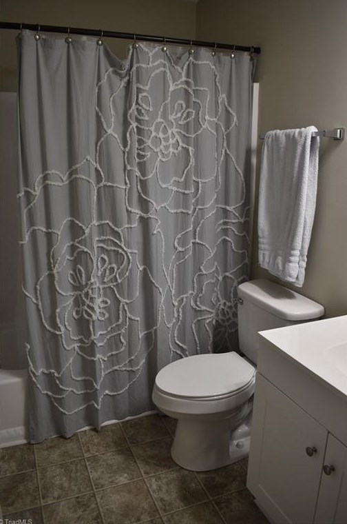 5205 Holly Rdg Rd, Greensboro NC  27455-1507 exterior