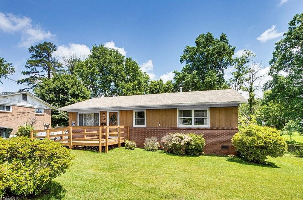 1307 Echo St, Greensboro, NC 27407-3211