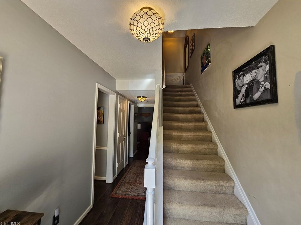 3939 Valley Ct, Winston Salem, NC 27106-4374