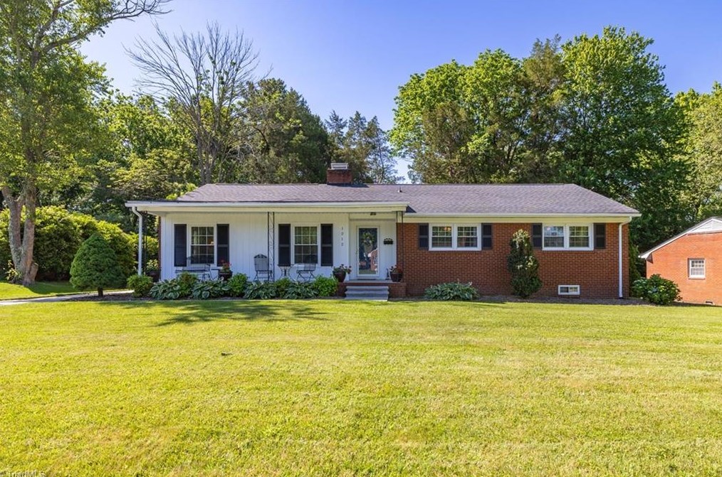 1212 Pembroke Rd, Greensboro, NC 27408-6814