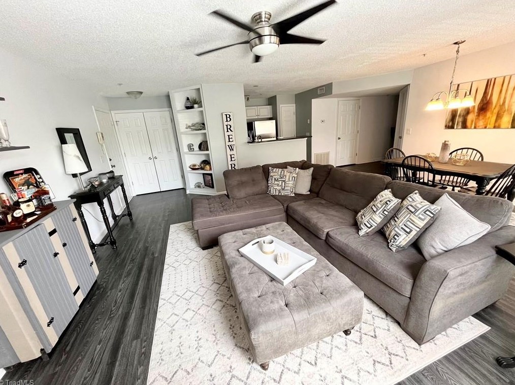 3733 Morris Farm Dr, Greensboro, NC 27409-8996