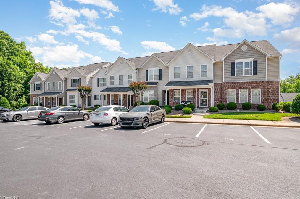 126 Silhouette Dr, Greensboro, NC 27405-2962