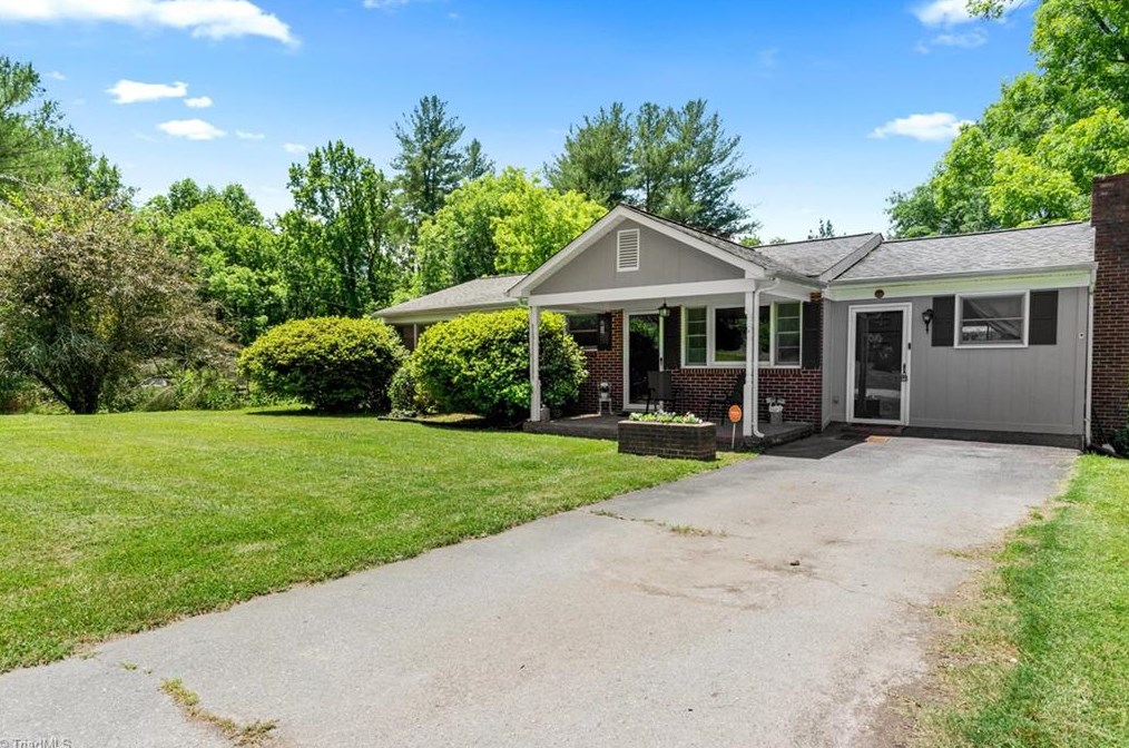 116 Pardue St, Jonesville, NC 28642-9105