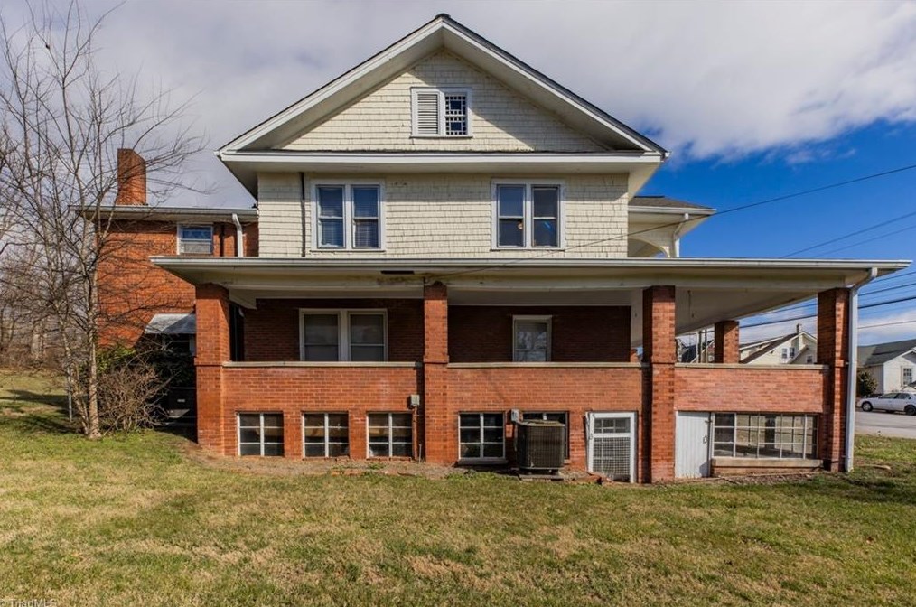 312 D St, North Wilkesboro NC  28659-4141 exterior