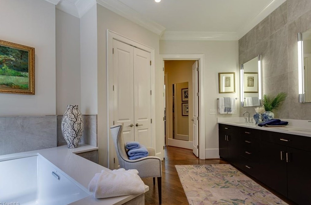 1811 Dalton Rd, Greensboro NC 27408-5825 exterior