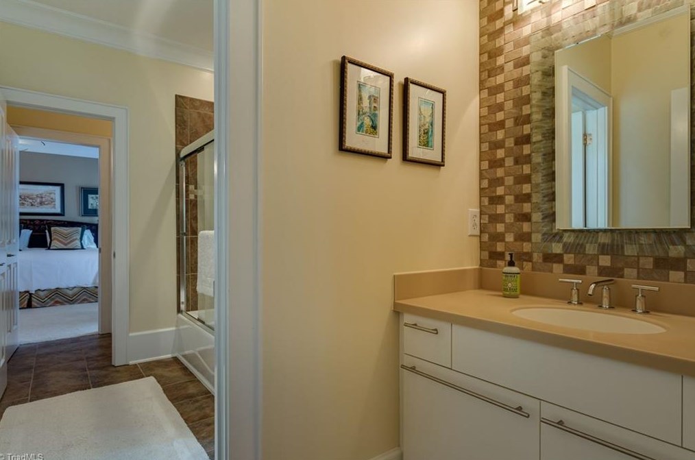 1811 Dalton Rd, Greensboro NC 27408-5825 exterior