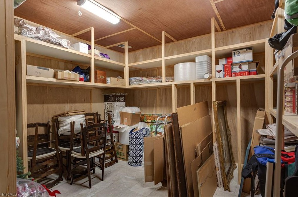 1811 Dalton Rd, Greensboro NC 27408-5825 exterior