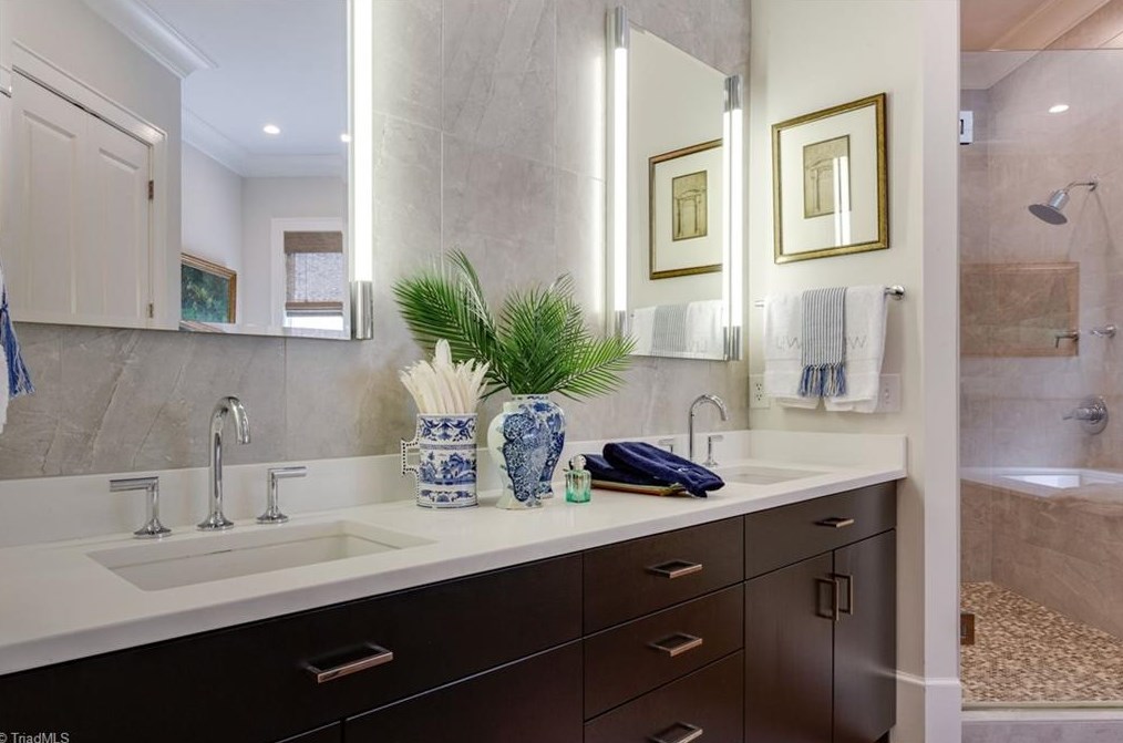 1811 Dalton Rd, Greensboro NC 27408-5825 exterior