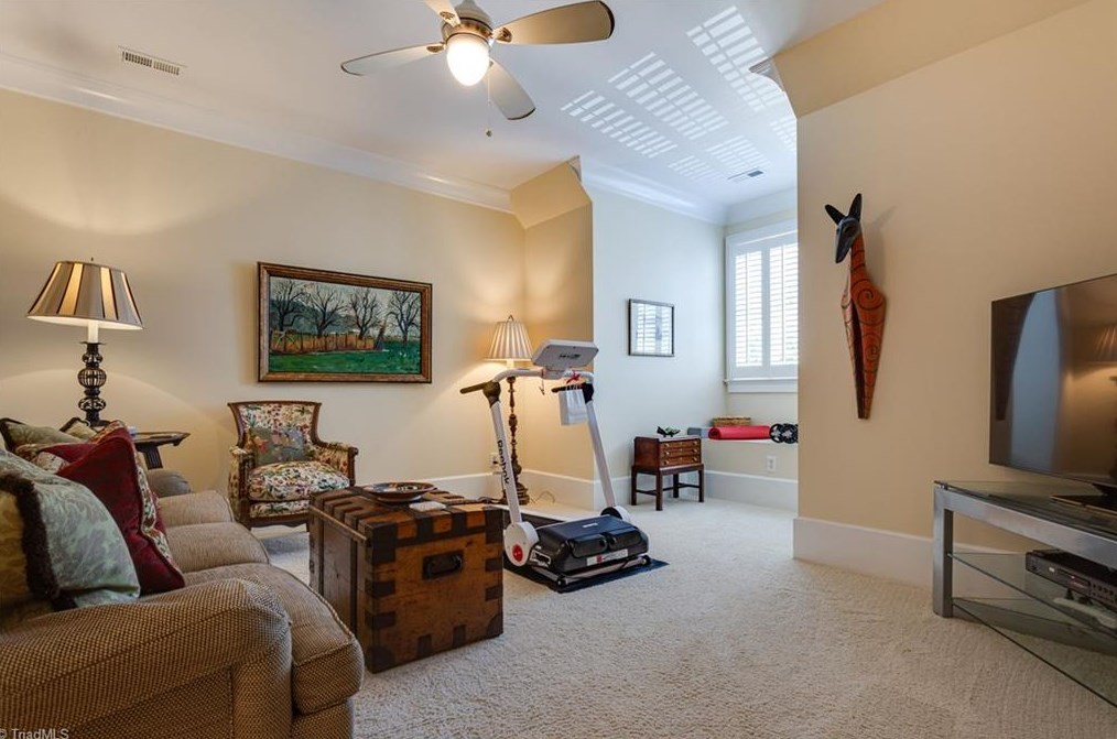 1811 Dalton Rd, Greensboro NC 27408-5825 exterior