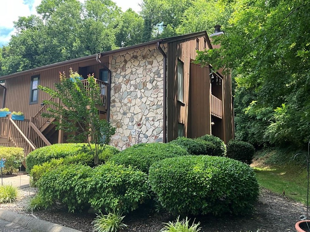 11 Cedar Crk, Jamestown, NC 27282-8800