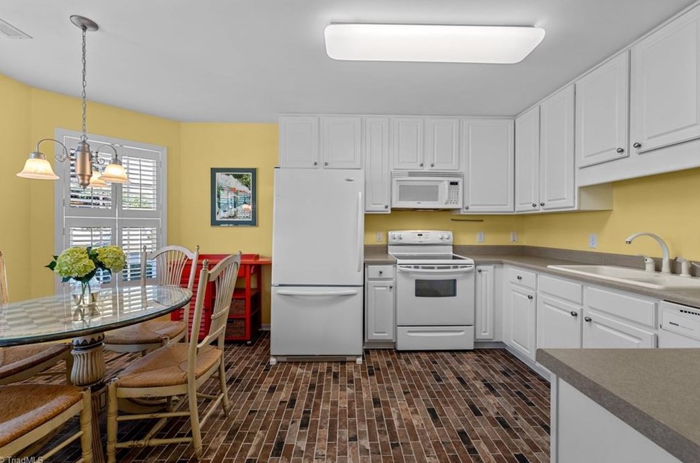 3709 Tartan Ln, Burlington, NC 27215