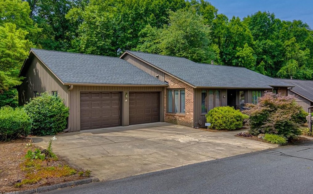 461 Chadbourne Ct, Winston Salem, NC 27104-5309