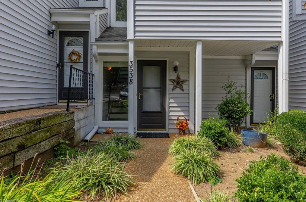 3538 Heathrow Dr, Winston Salem, NC 27127