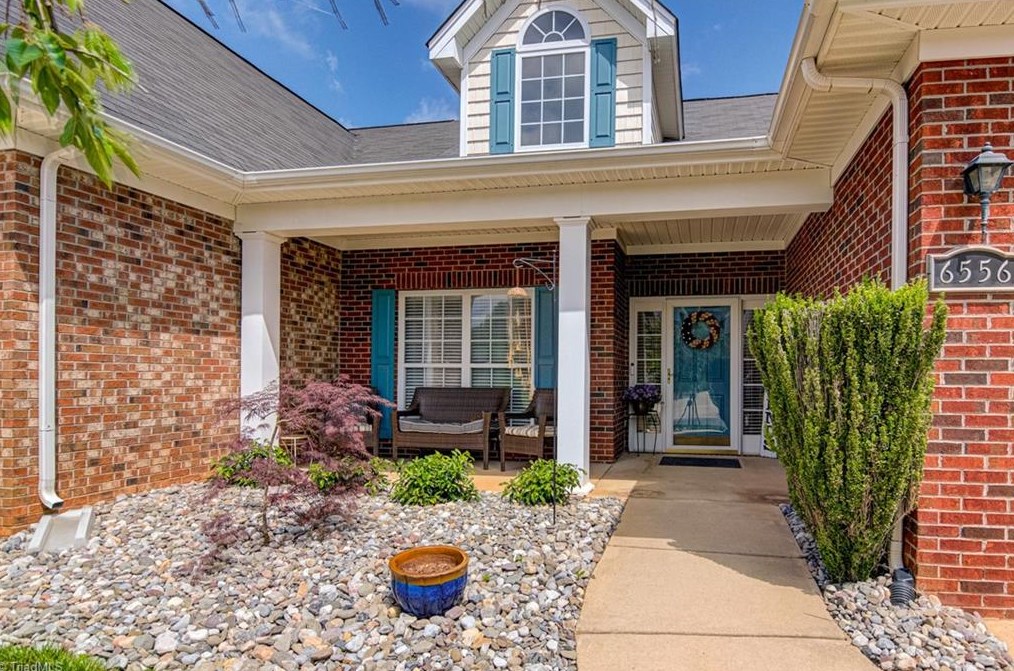 6556 Donahue Dr, Whitsett, NC 27377-9128
