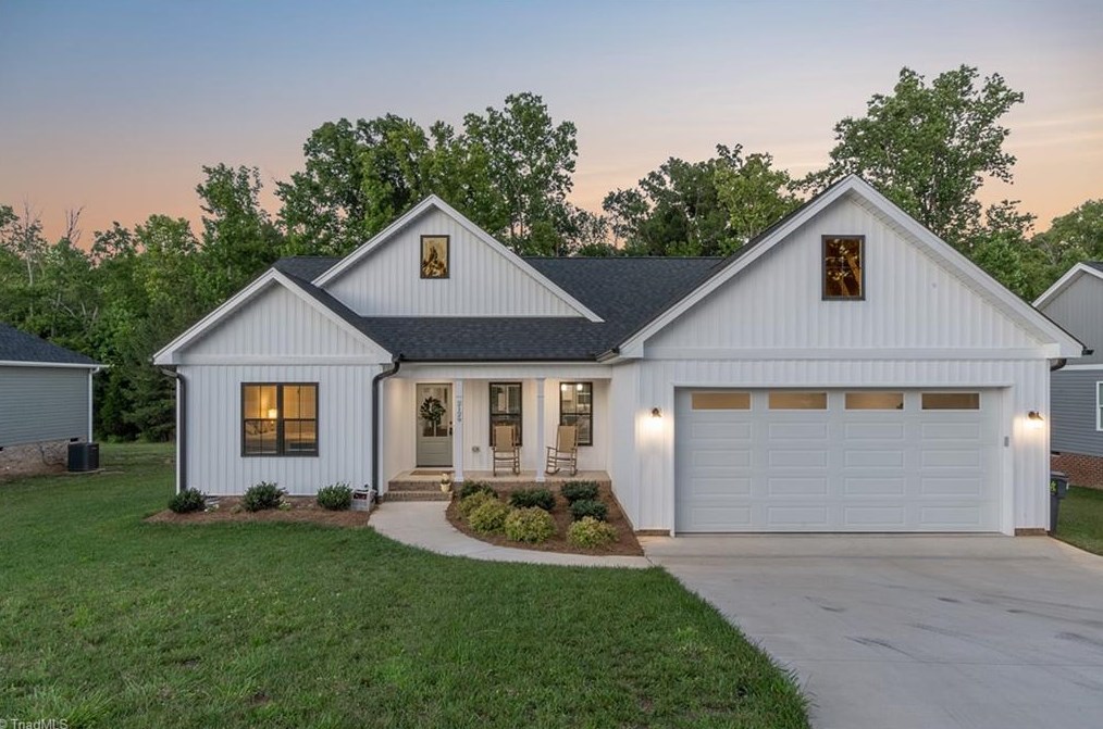 2129 Waterford Pointe Rd, Lexington, NC 27292
