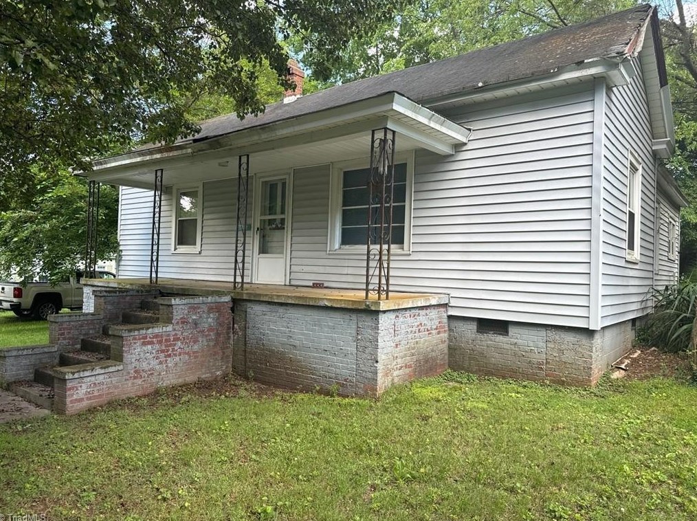 1322 Maryland Ave, Eden, NC 27288-3866