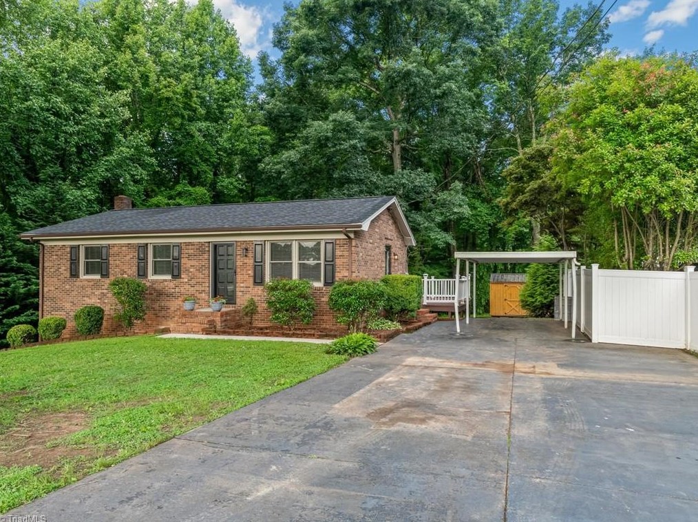 551 Pipers Gap Rd, Mount Airy, NC 27030-7857