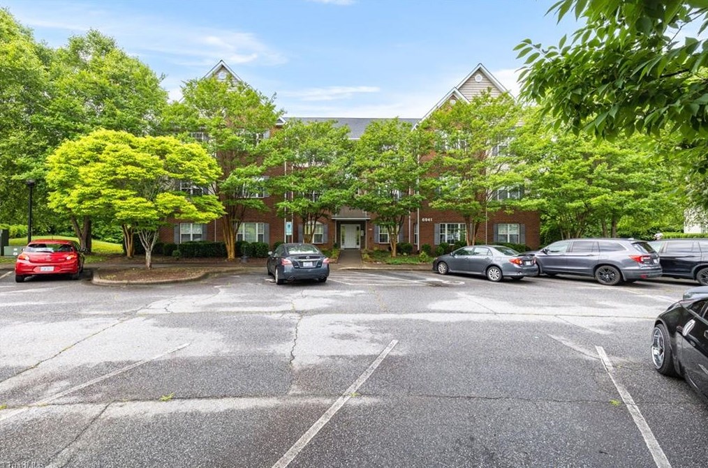 6941 Hanesbrook Cir, Clemmons NC 27012-8587 exterior