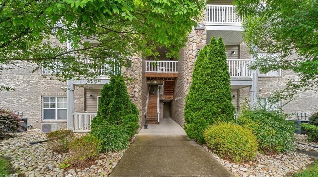 7106 W Friendly Ave #301, Greensboro, NC 27410