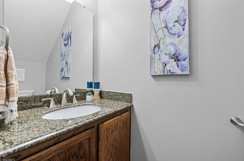 7 Riv Chase Ct, Greensboro NC  27407-6112 exterior