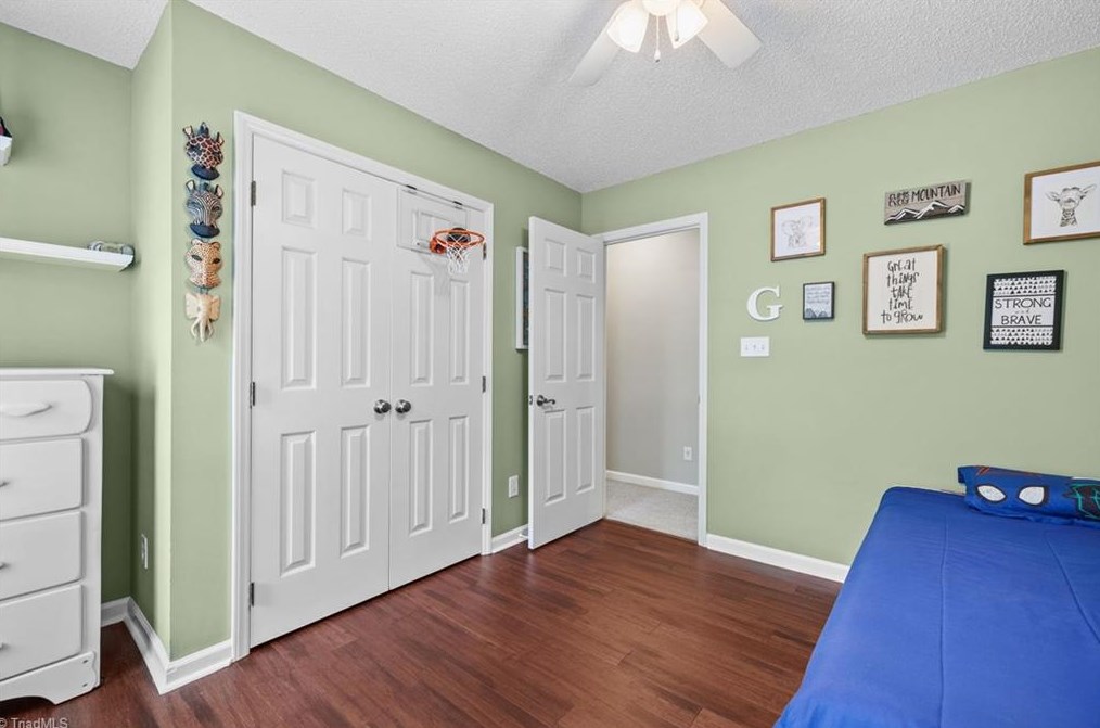 7 Riv Chase Ct, Greensboro NC  27407-6112 exterior