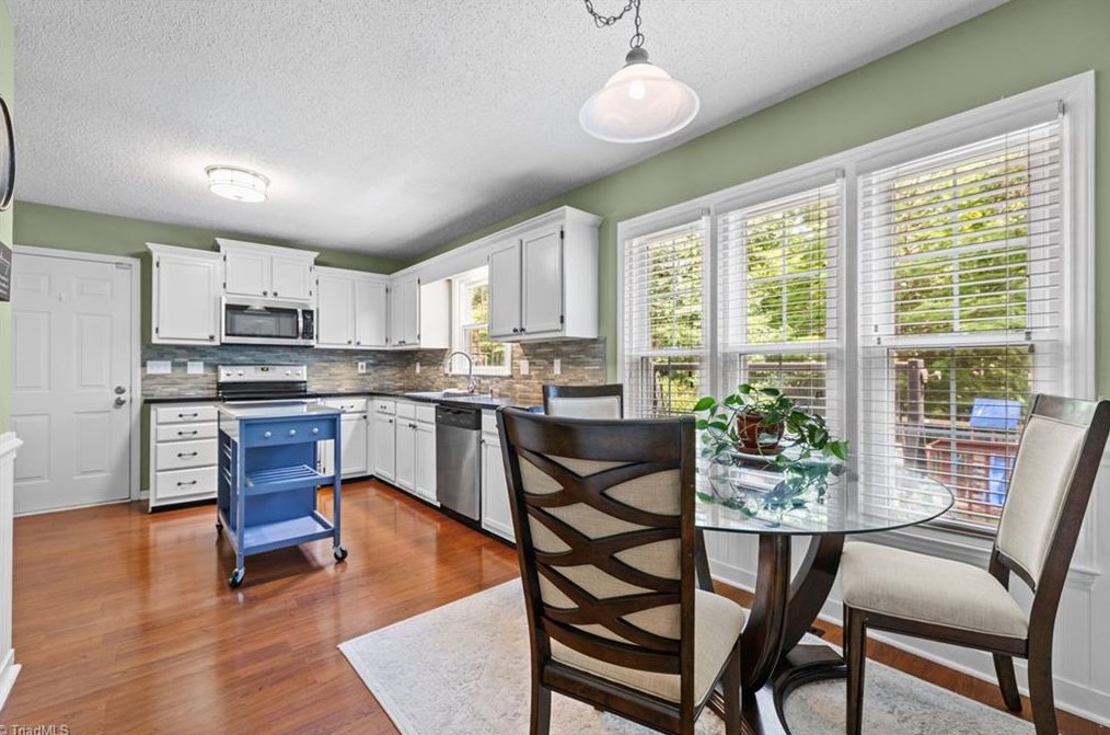 7 Riv Chase Ct, Greensboro NC  27407-6112 exterior