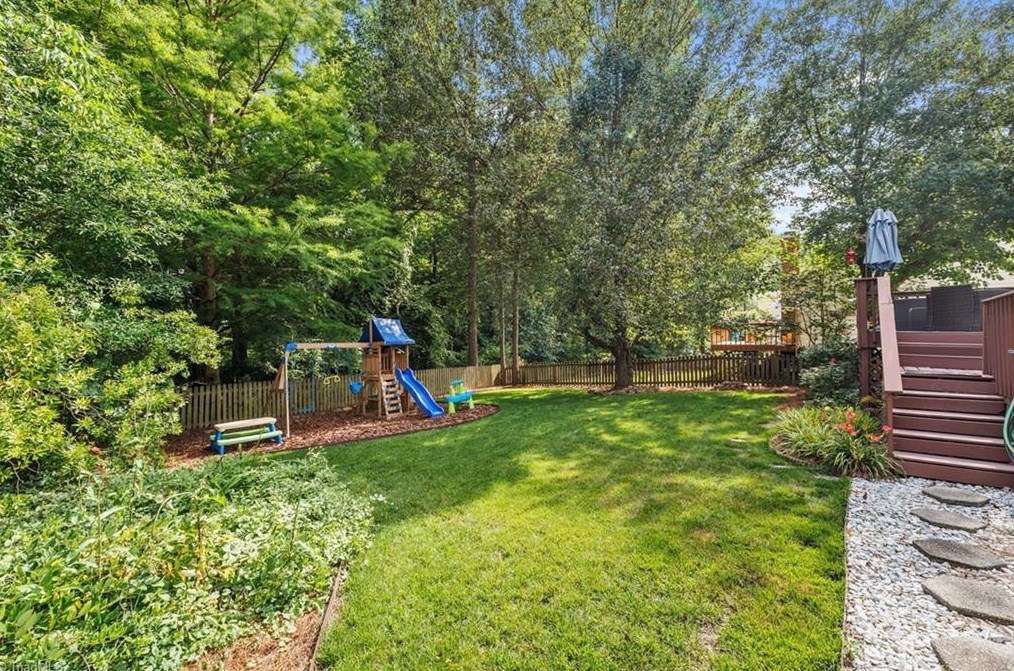 7 Riv Chase Ct, Greensboro NC  27407-6112 exterior