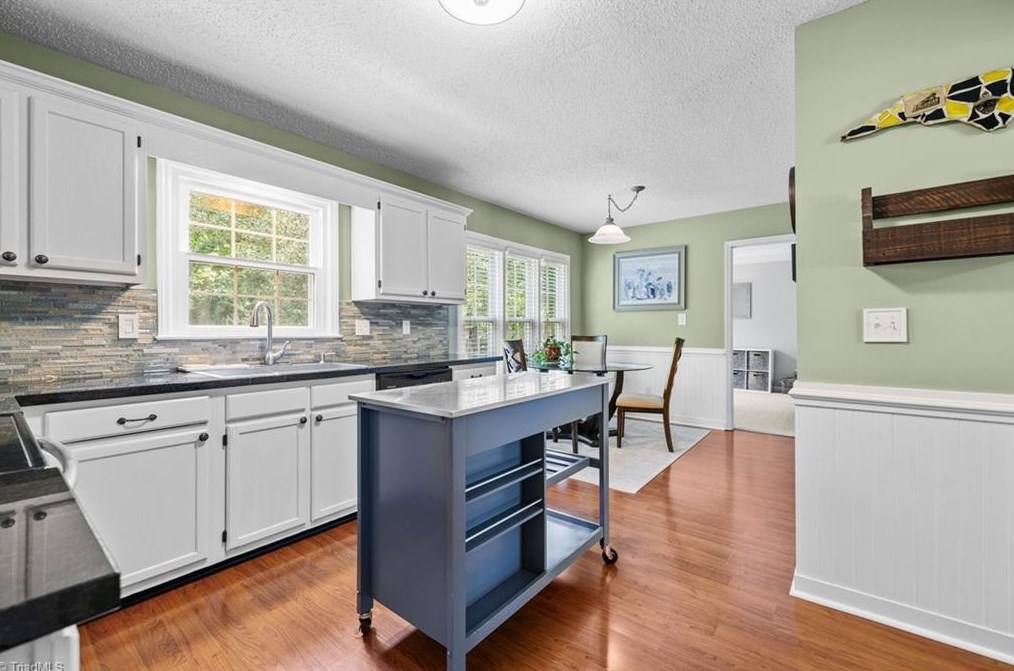 7 Riv Chase Ct, Greensboro NC  27407-6112 exterior