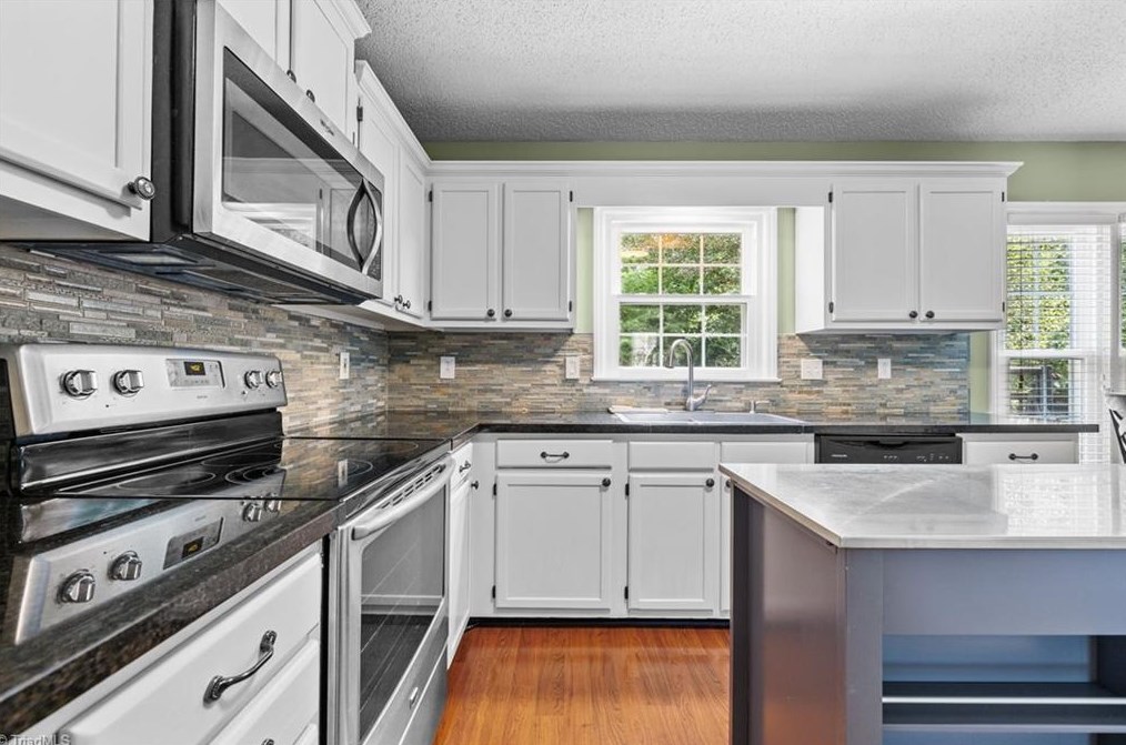 7 Riv Chase Ct, Greensboro NC  27407-6112 exterior