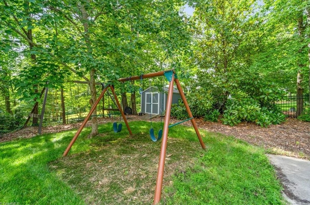 1328 Georgetown Ct, High Point NC  27262-7448 exterior