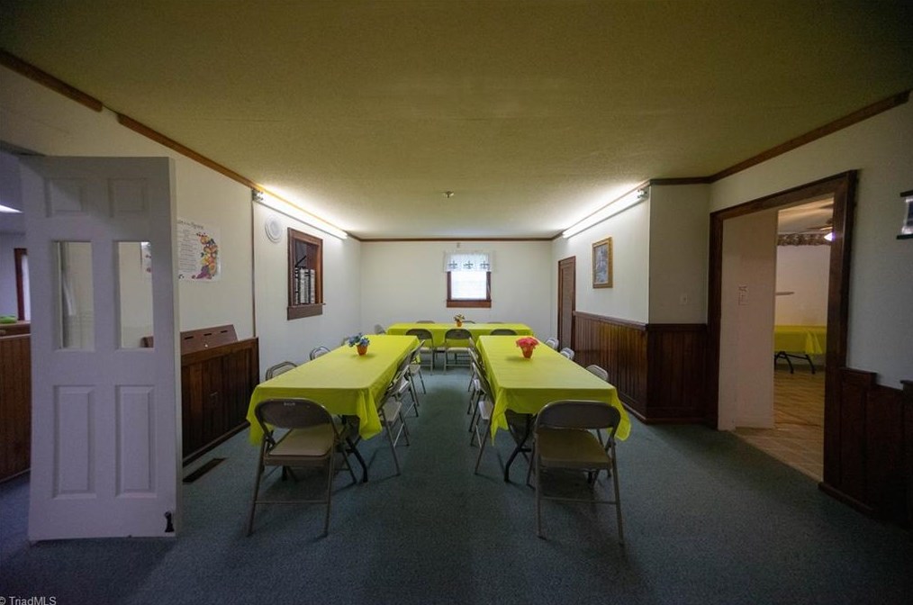 133 Wisconsin Ave, Elkin NC  28621-2808 exterior