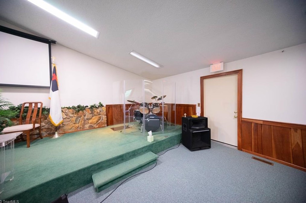 133 Wisconsin Ave, Elkin NC  28621-2808 exterior