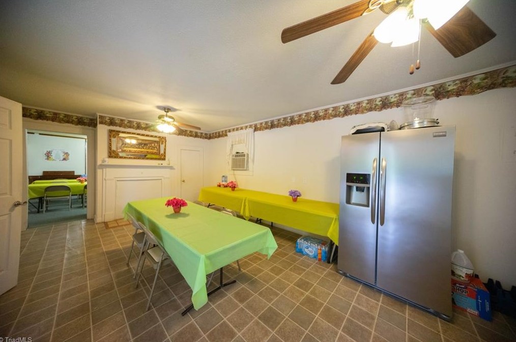 133 Wisconsin Ave, Elkin NC  28621-2808 exterior