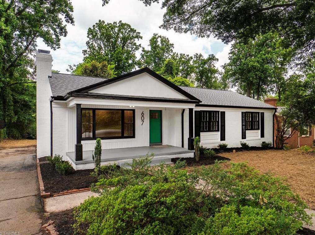 607 Whittier Dr, Greensboro, NC 27403-1115