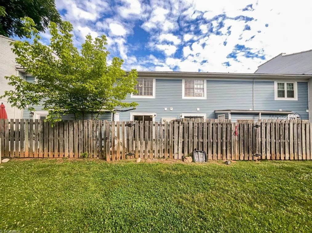 5711 Bramblegate Rd, Greensboro NC  27409-3196 exterior
